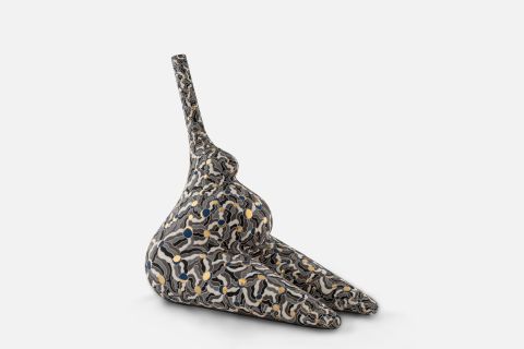 Cb26 Galerist Elif Uras Seated Moonlight Underglaze Glaze Gold Luster On Stonepaste 53x60x32cm 2025 Courtesy Of Elif Uras And Galerist Credit Zeynep Frat