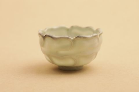 Cb26 Chaxartxrtm Bv Dong Quanbincup With Celadon Glaze Carved Petal Pattern And Rust Spots 2024 Porcelaine 8 6xh5cm