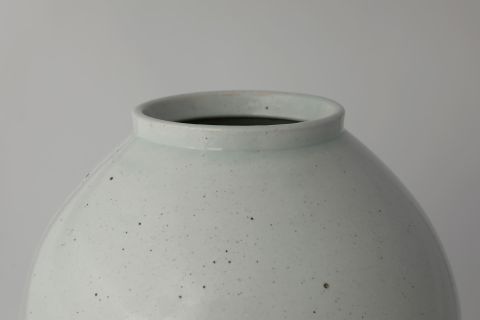 Cb25 Han Collection Shin Chul Moon Jar 2023 Porcelain With Iron Oxide 415x41 5x42cm Image Courtesy Of Ye Studio 2