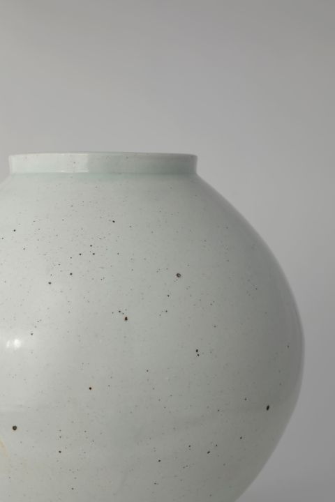 Cb25 Han Collection Shin Chul Moon Jar 2023 Porcelain With Iron Oxide 415x41 5x42cm Image Courtesy Of Ye Studio 3