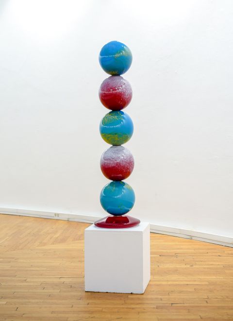 Cb26 Al Tiba9 Gallery Barry Wolfryd A Drop In The Bucket 135x35x35cm Muranoglass 2023
