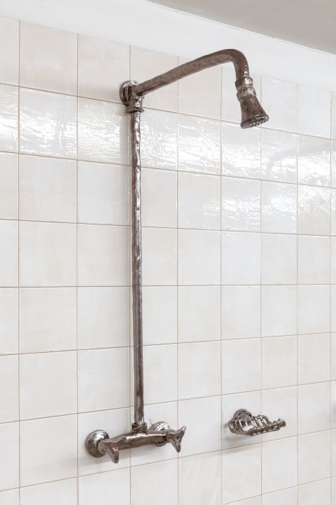 Cb26 Galerie Judith Andreae 3 Janis Lohrer Gemeinschaftsdusche Shared Shower 2025 Glazed Ceramics And Tiles Varying Sizes Credits Johannes Bendzulla