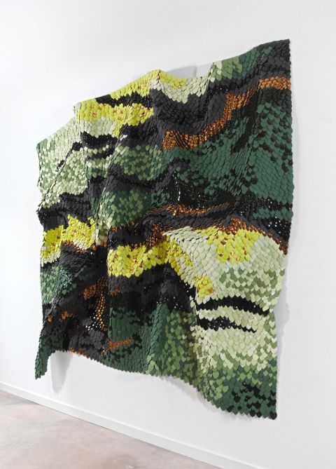 Cb26 Galerie Pauline Renard Juliette Clovis End Of The Second Mouvement Environ 12 000 Ecailles De Porcelaine Fixees Sur Une Toile De Coton 210 X206x25 Cm 2024