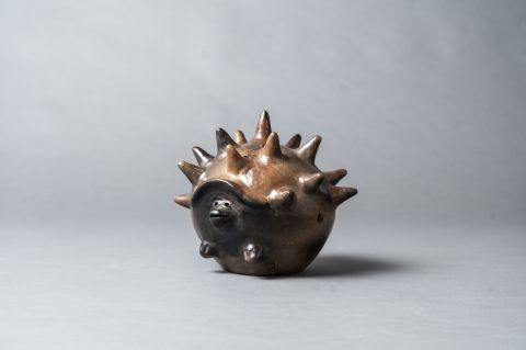 Cb26 Sorry We Re Closed Julia Isidrez Puerco Espin Chico Hand Built Ceramic 27x27x20cm 2025