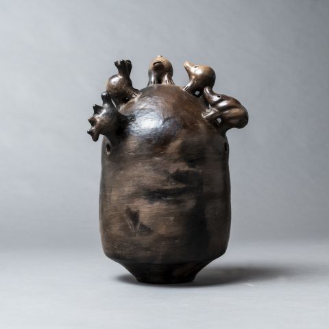 Cb26 Sorry We Re Closed Julia Isidrez Mundo De Julia Ovalado Hand Builtceramic 35x33x48cm 2025 2