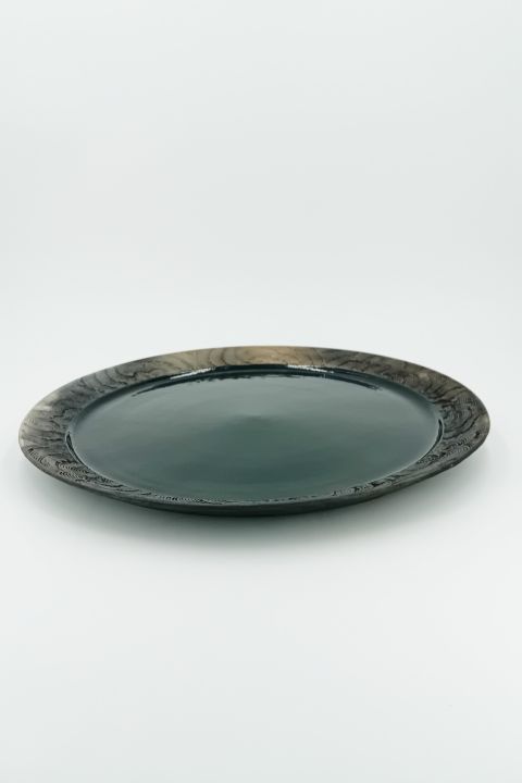 Cb26 Mbafinearts Sakata Jinnai Terracotta Plate With Partial Ash Glaze Engraved Geometric Decoration And Black Lacquer 1995